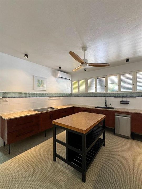 For Rent: $6,500 (4 beds, 2 baths, 2900 Square Feet)