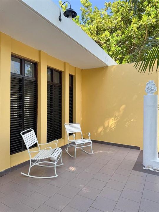 For Rent: $6,500 (4 beds, 2 baths, 2900 Square Feet)