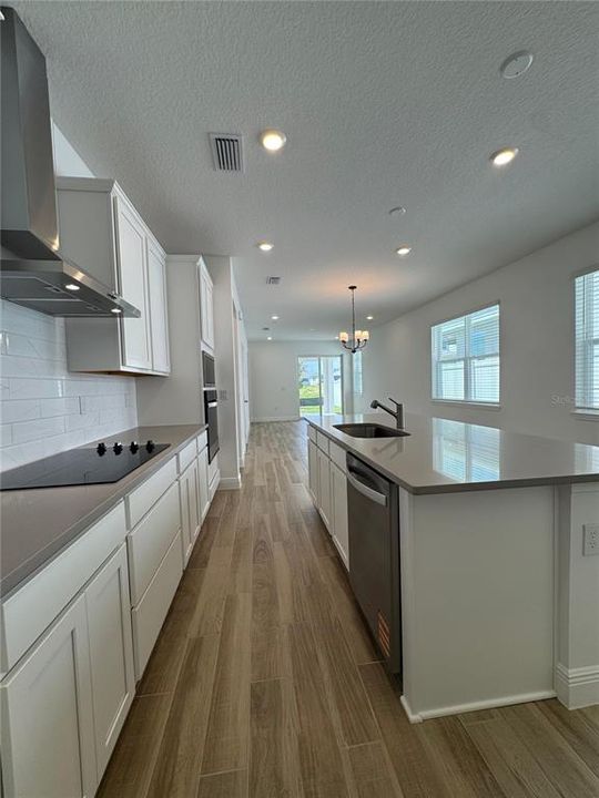 For Sale: $500,000 (4 beds, 2 baths, 1654 Square Feet)