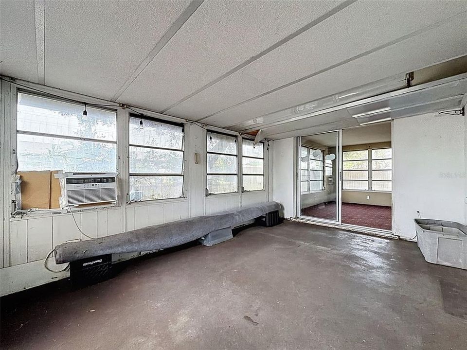 For Sale: $189,900 (2 beds, 2 baths, 1096 Square Feet)