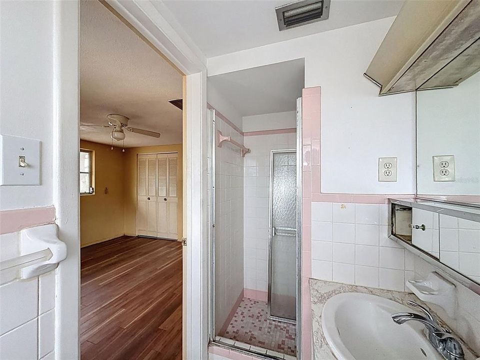 For Sale: $189,900 (2 beds, 2 baths, 1096 Square Feet)