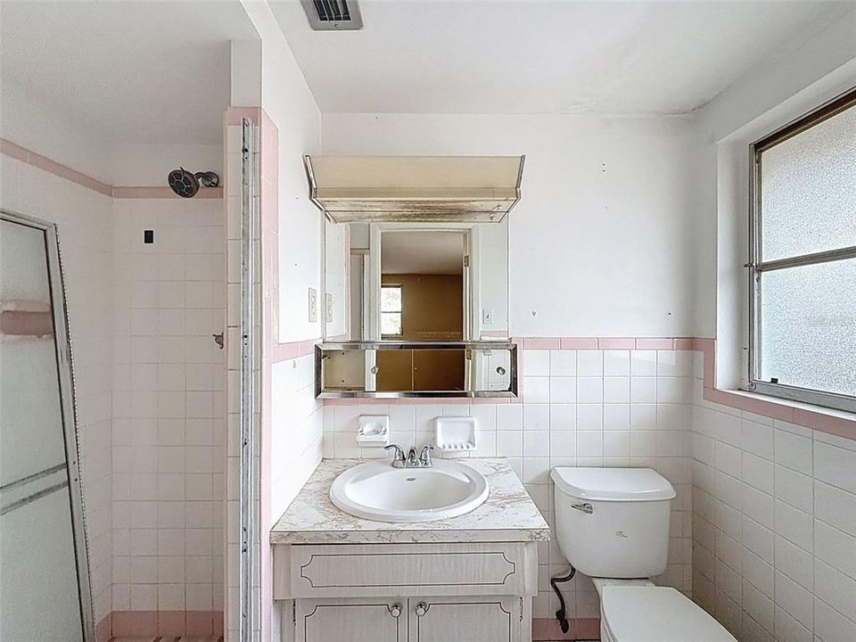 For Sale: $189,900 (2 beds, 2 baths, 1096 Square Feet)