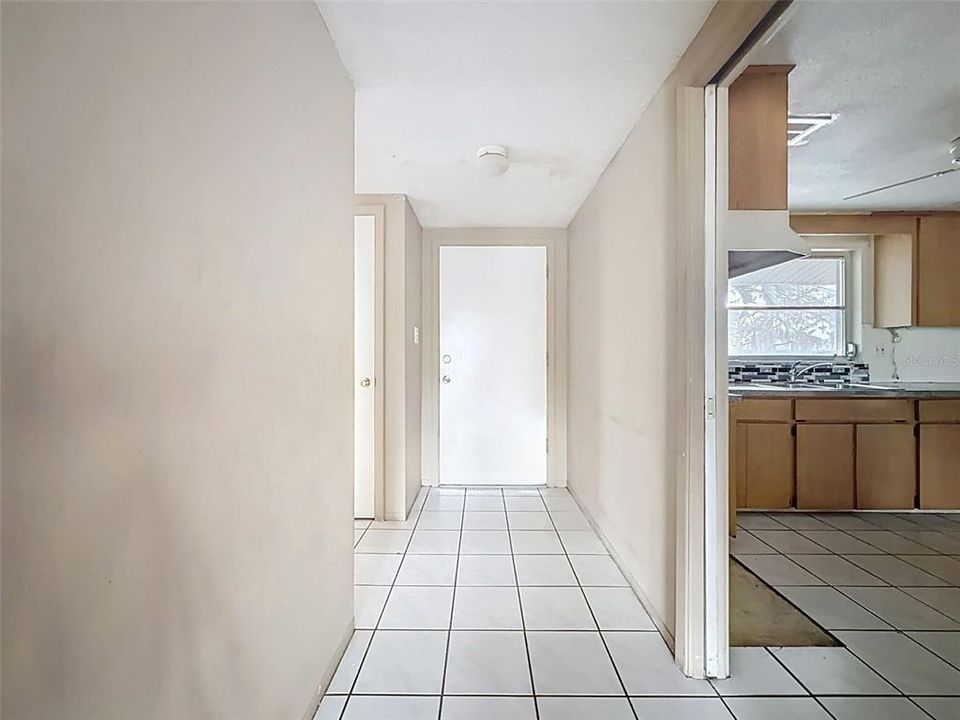 For Sale: $189,900 (2 beds, 2 baths, 1096 Square Feet)