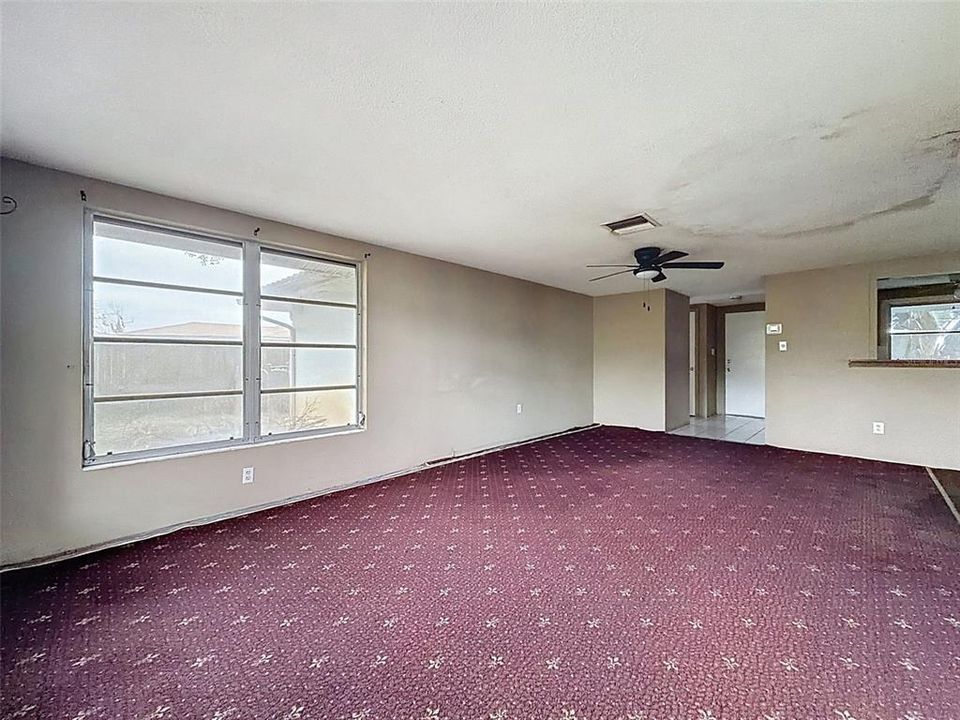 For Sale: $189,900 (2 beds, 2 baths, 1096 Square Feet)