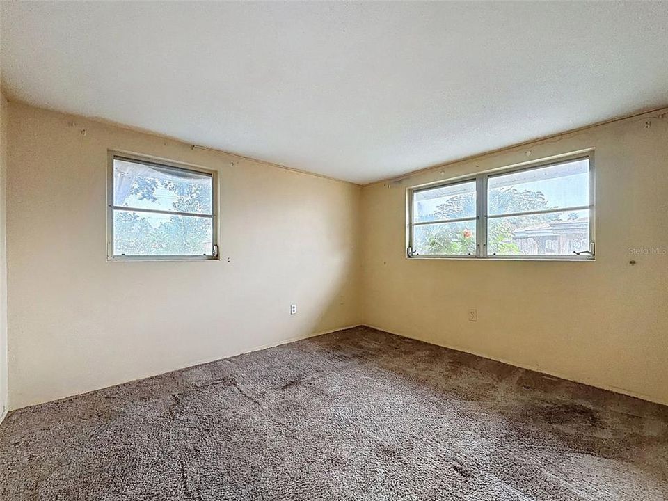 For Sale: $189,900 (2 beds, 2 baths, 1096 Square Feet)