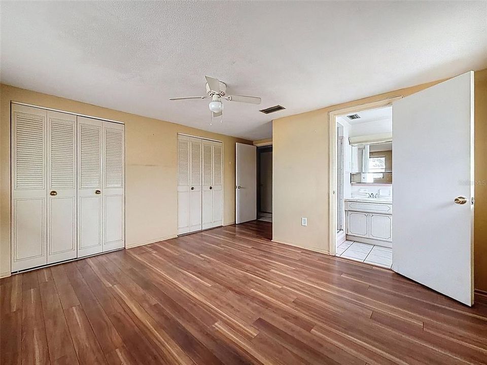 For Sale: $189,900 (2 beds, 2 baths, 1096 Square Feet)