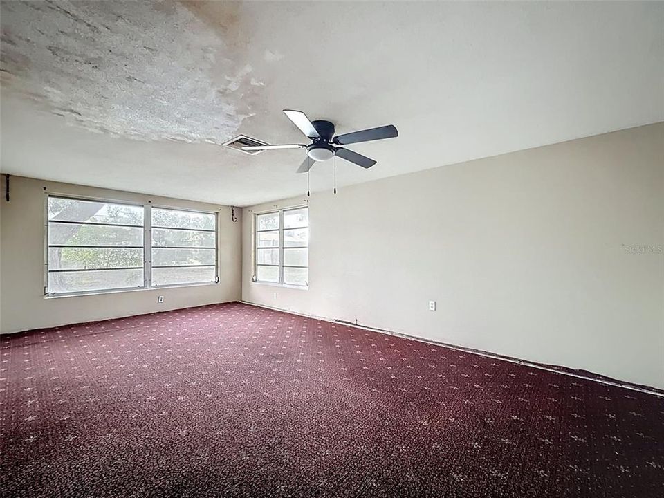 For Sale: $189,900 (2 beds, 2 baths, 1096 Square Feet)