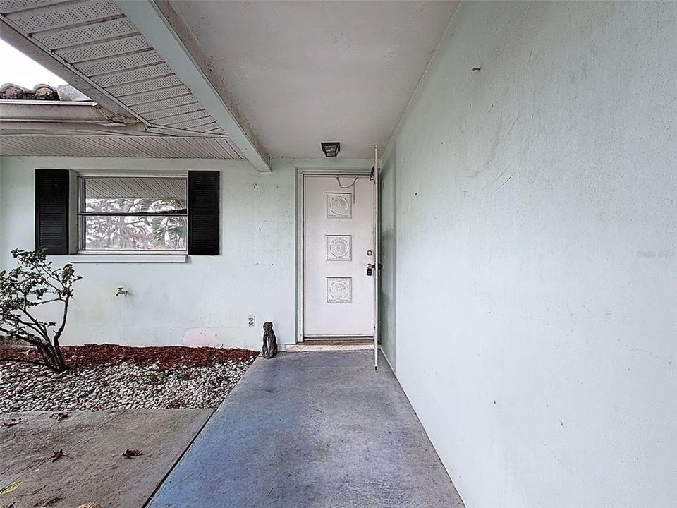 For Sale: $189,900 (2 beds, 2 baths, 1096 Square Feet)