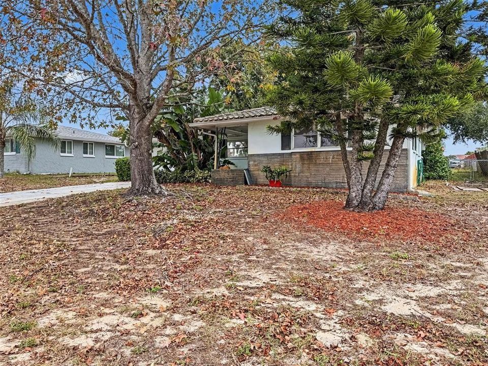 For Sale: $189,900 (2 beds, 2 baths, 1096 Square Feet)