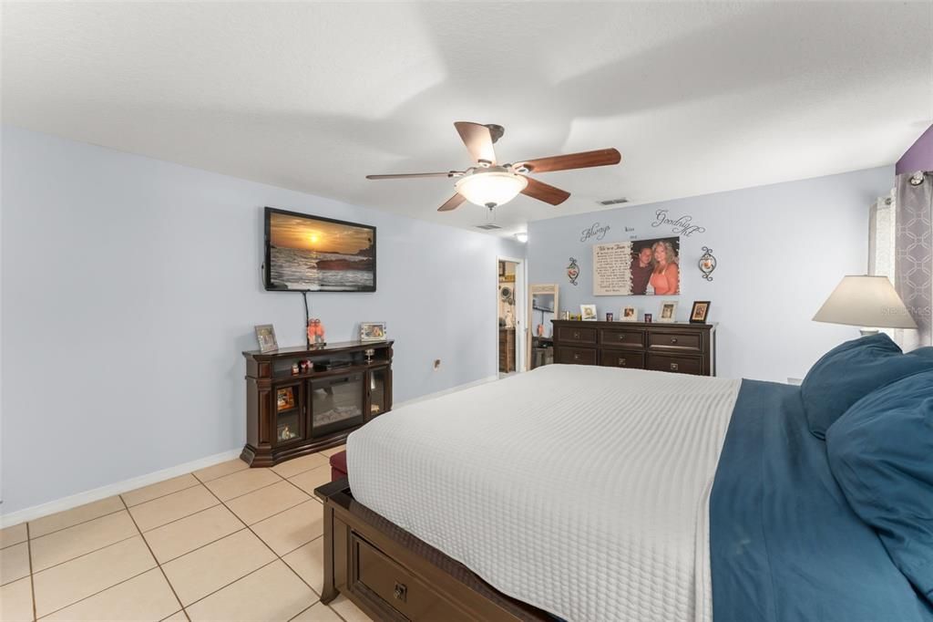 На продажу: $435,000 (3 спален, 2 ванн, 1978 Квадратных фут)