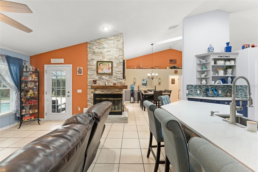 На продажу: $435,000 (3 спален, 2 ванн, 1978 Квадратных фут)