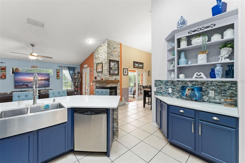 На продажу: $435,000 (3 спален, 2 ванн, 1978 Квадратных фут)