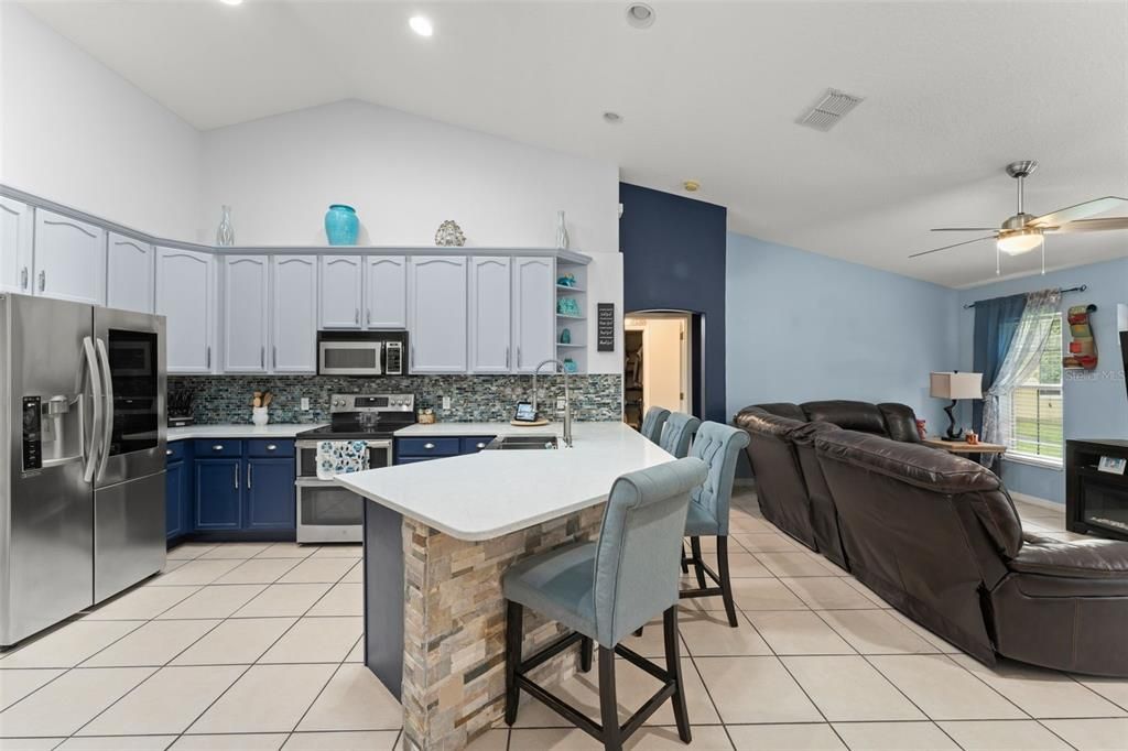 На продажу: $435,000 (3 спален, 2 ванн, 1978 Квадратных фут)