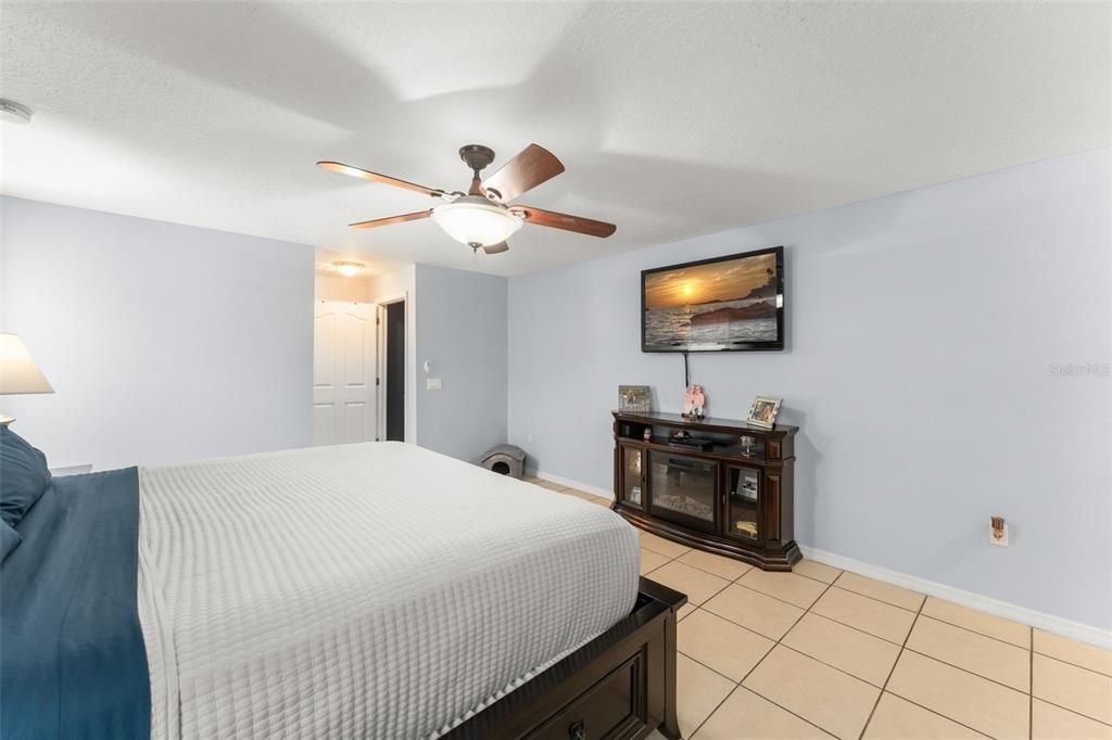 На продажу: $435,000 (3 спален, 2 ванн, 1978 Квадратных фут)