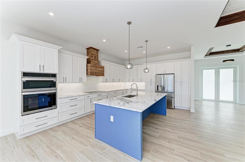 For Sale: $1,399,000 (3 beds, 2 baths, 2437 Square Feet)