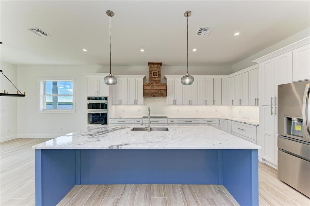 For Sale: $1,399,000 (3 beds, 2 baths, 2437 Square Feet)