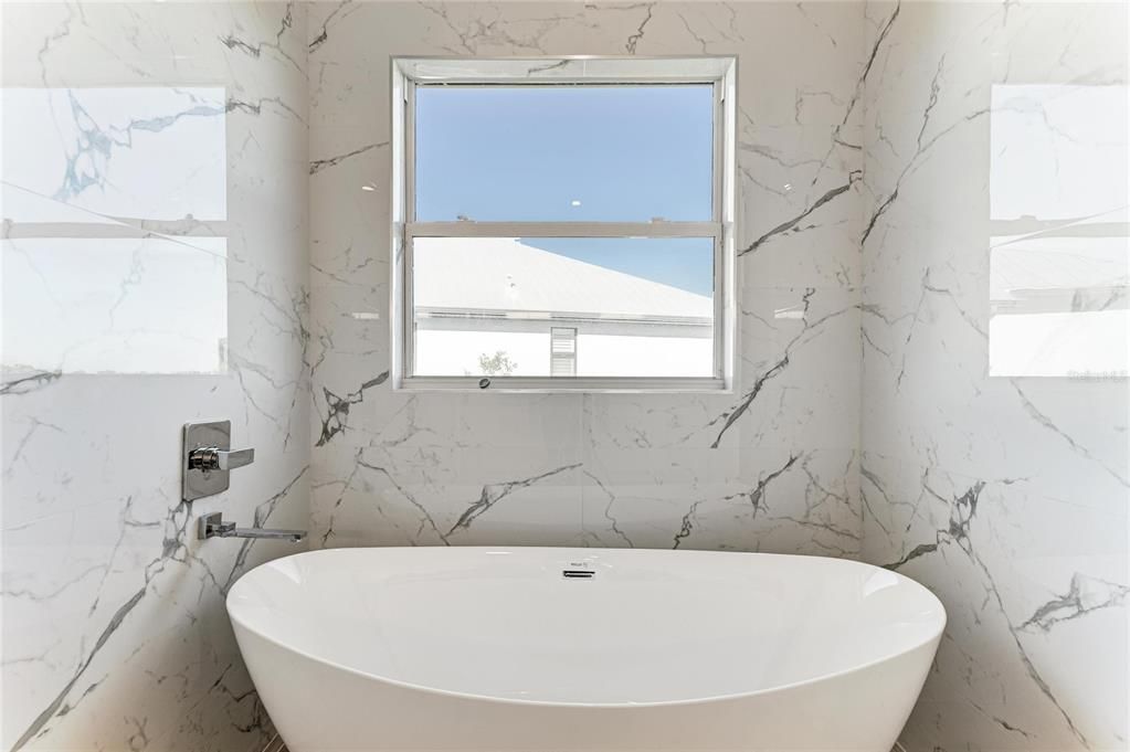 For Sale: $1,399,000 (3 beds, 2 baths, 2437 Square Feet)