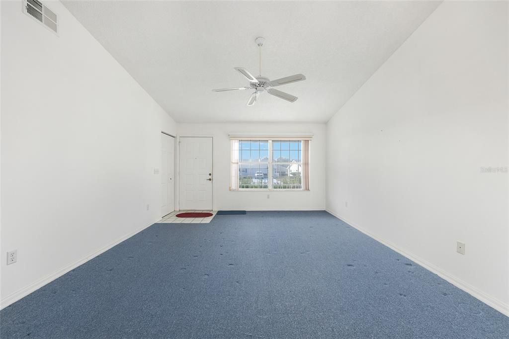 待售: $235,000 (2 贝兹, 2 浴室, 1388 平方英尺)