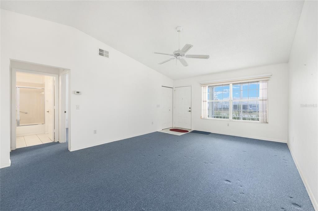 待售: $235,000 (2 贝兹, 2 浴室, 1388 平方英尺)