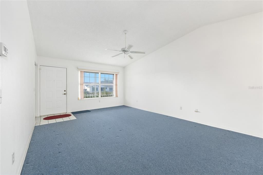 待售: $235,000 (2 贝兹, 2 浴室, 1388 平方英尺)