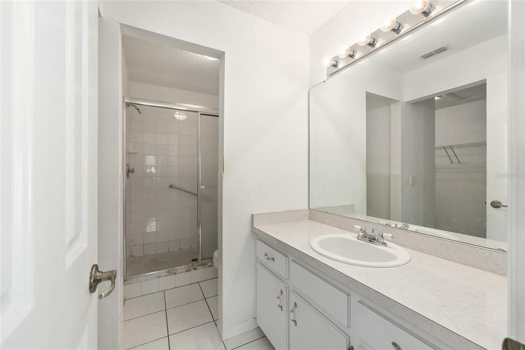 待售: $235,000 (2 贝兹, 2 浴室, 1388 平方英尺)