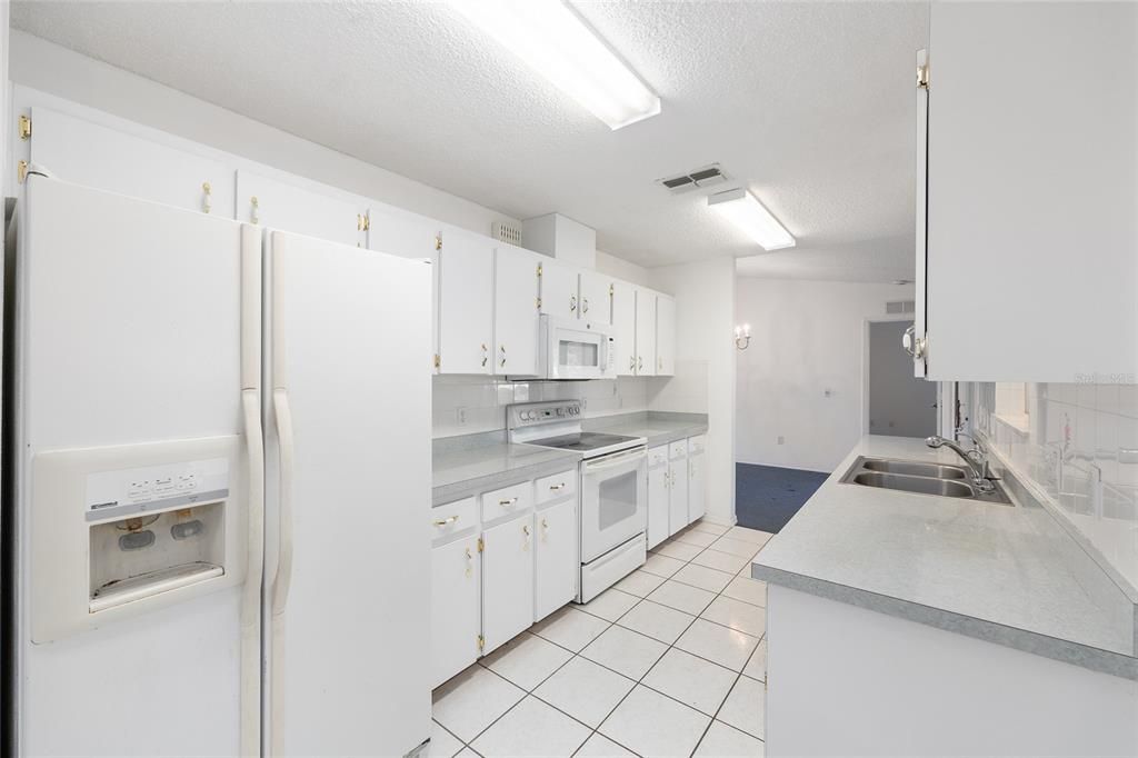 待售: $235,000 (2 贝兹, 2 浴室, 1388 平方英尺)