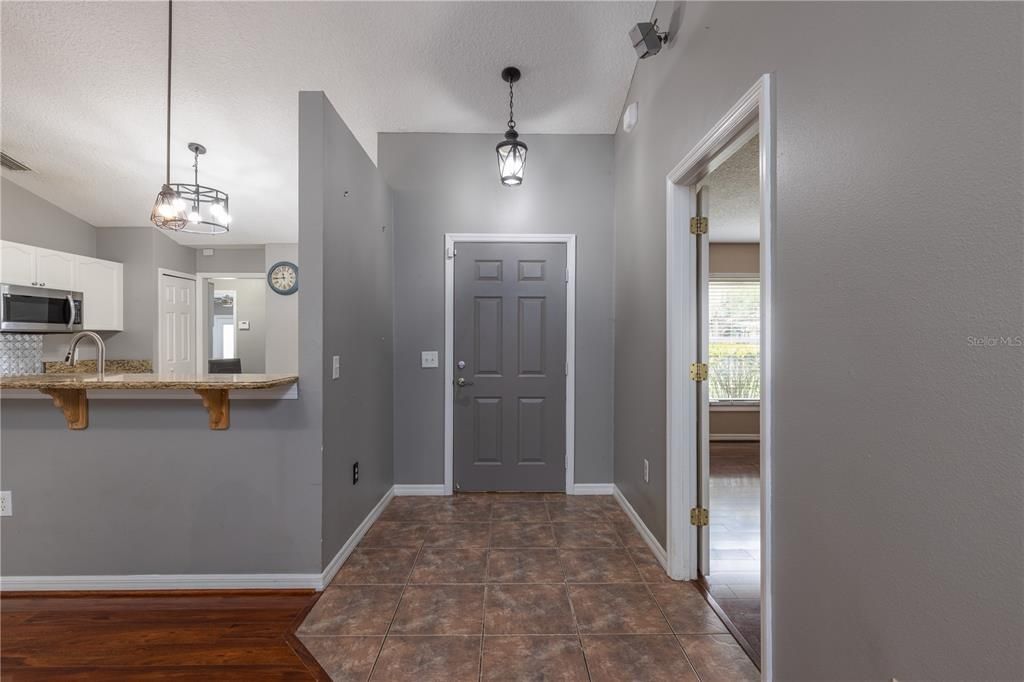 На продажу: $449,000 (4 спален, 2 ванн, 2069 Квадратных фут)