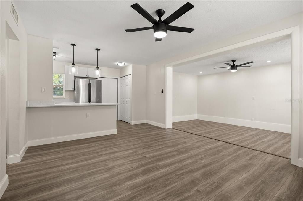 For Sale: $315,000 (3 beds, 2 baths, 1100 Square Feet)