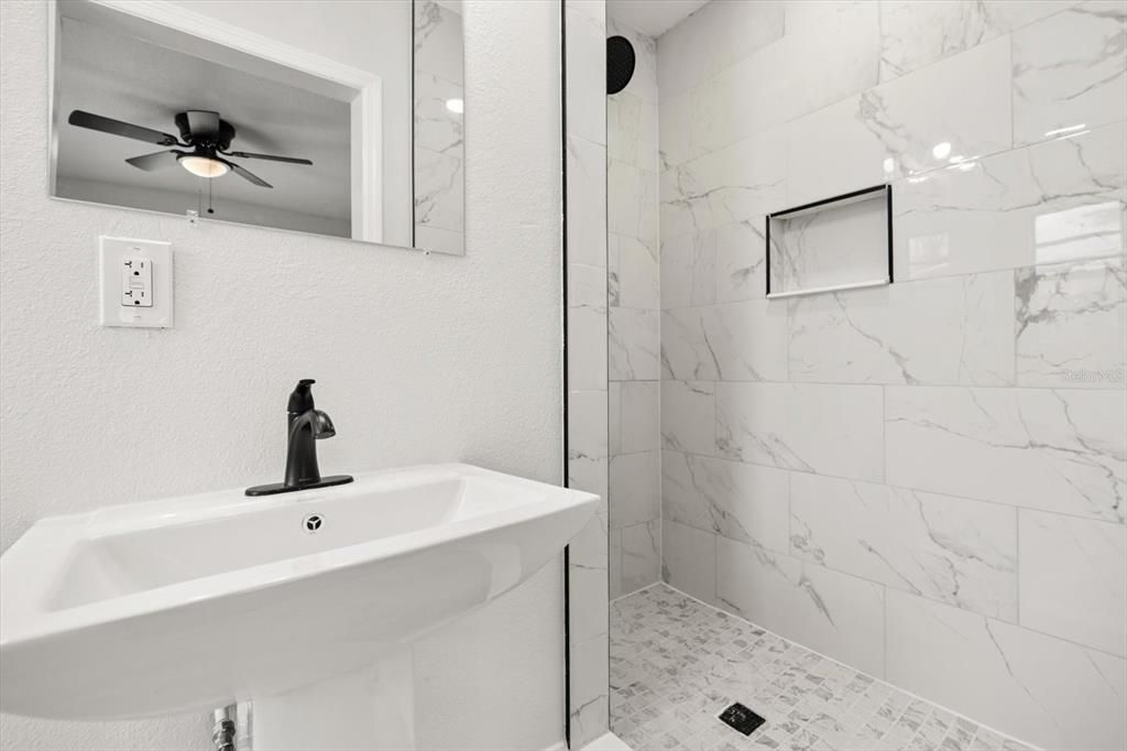 For Sale: $315,000 (3 beds, 2 baths, 1100 Square Feet)