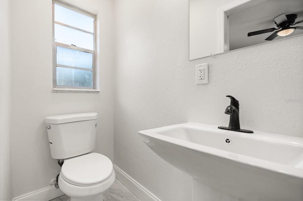 For Sale: $315,000 (3 beds, 2 baths, 1100 Square Feet)