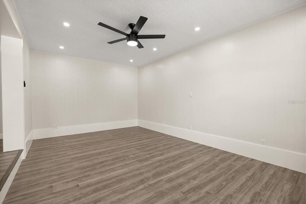 For Sale: $315,000 (3 beds, 2 baths, 1100 Square Feet)