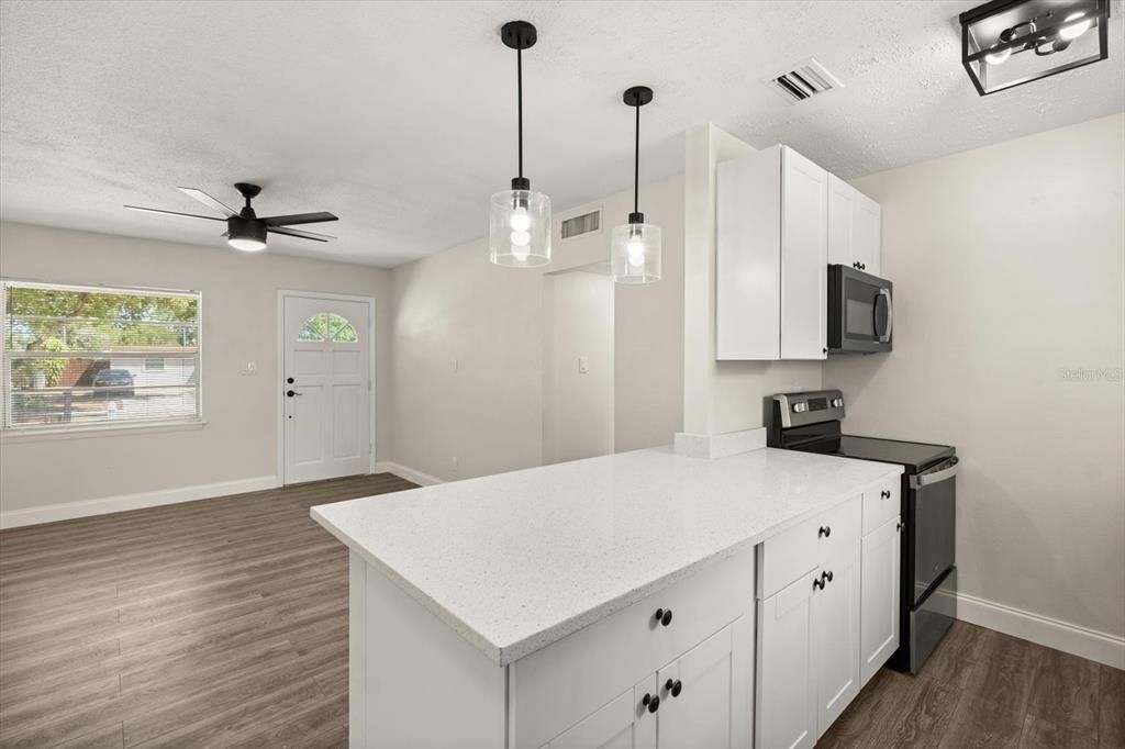 For Sale: $315,000 (3 beds, 2 baths, 1100 Square Feet)