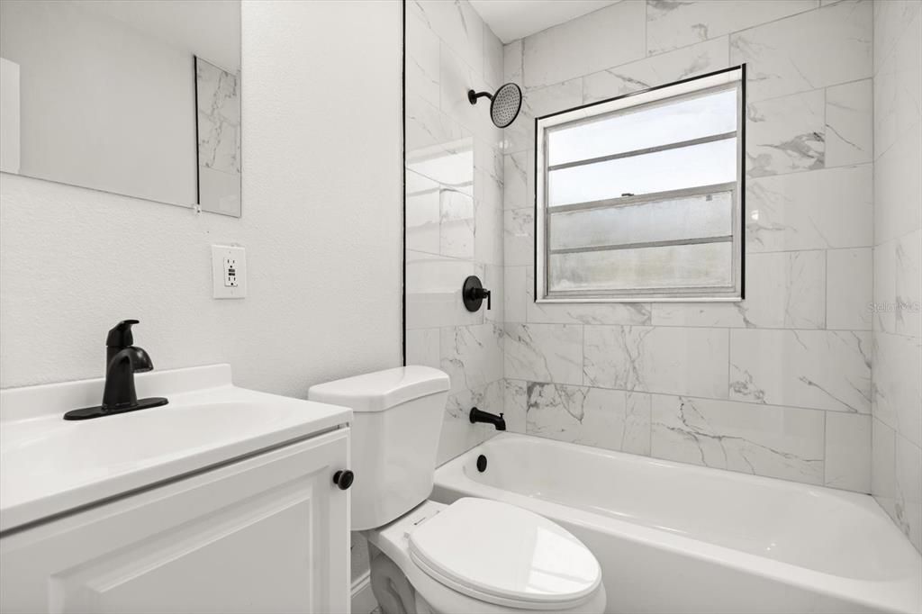 For Sale: $315,000 (3 beds, 2 baths, 1100 Square Feet)