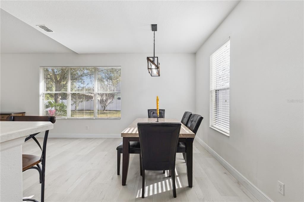 En Venta: $489,500 (4 camas, 2 baños, 2503 Pies cuadrados)