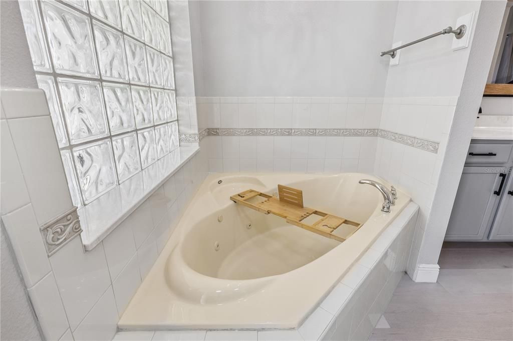 En Venta: $489,500 (4 camas, 2 baños, 2503 Pies cuadrados)