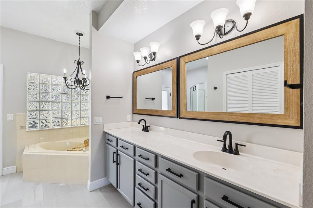 En Venta: $489,500 (4 camas, 2 baños, 2503 Pies cuadrados)