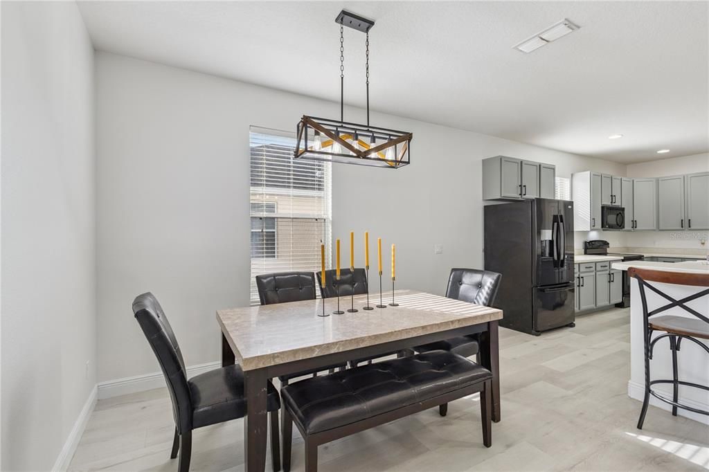 En Venta: $489,500 (4 camas, 2 baños, 2503 Pies cuadrados)