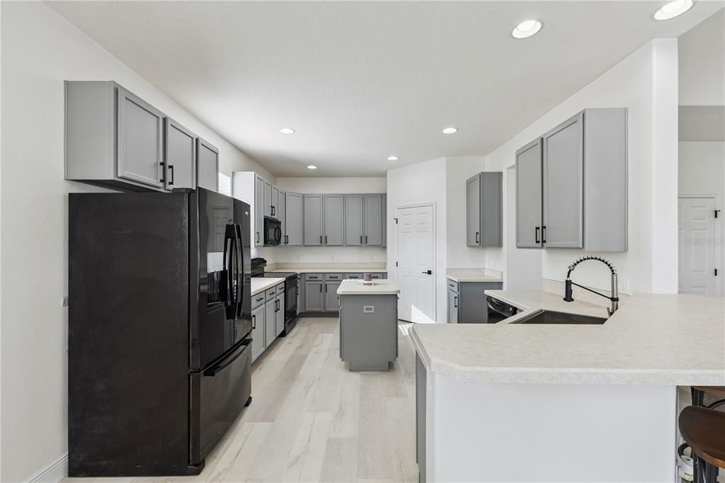 En Venta: $489,500 (4 camas, 2 baños, 2503 Pies cuadrados)