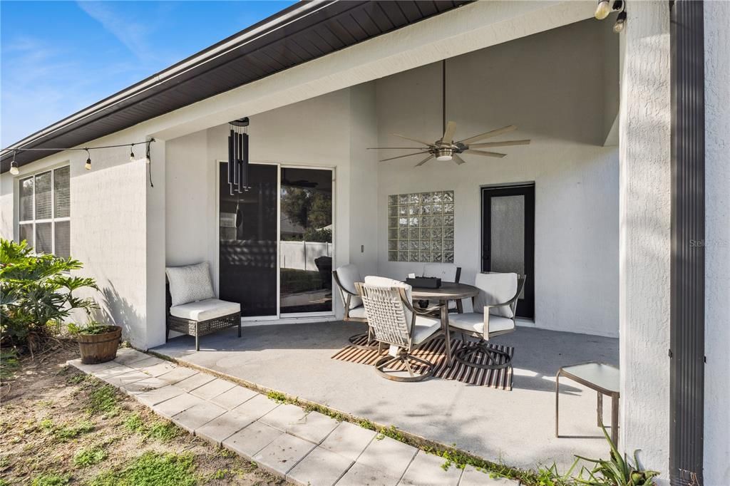 En Venta: $489,500 (4 camas, 2 baños, 2503 Pies cuadrados)