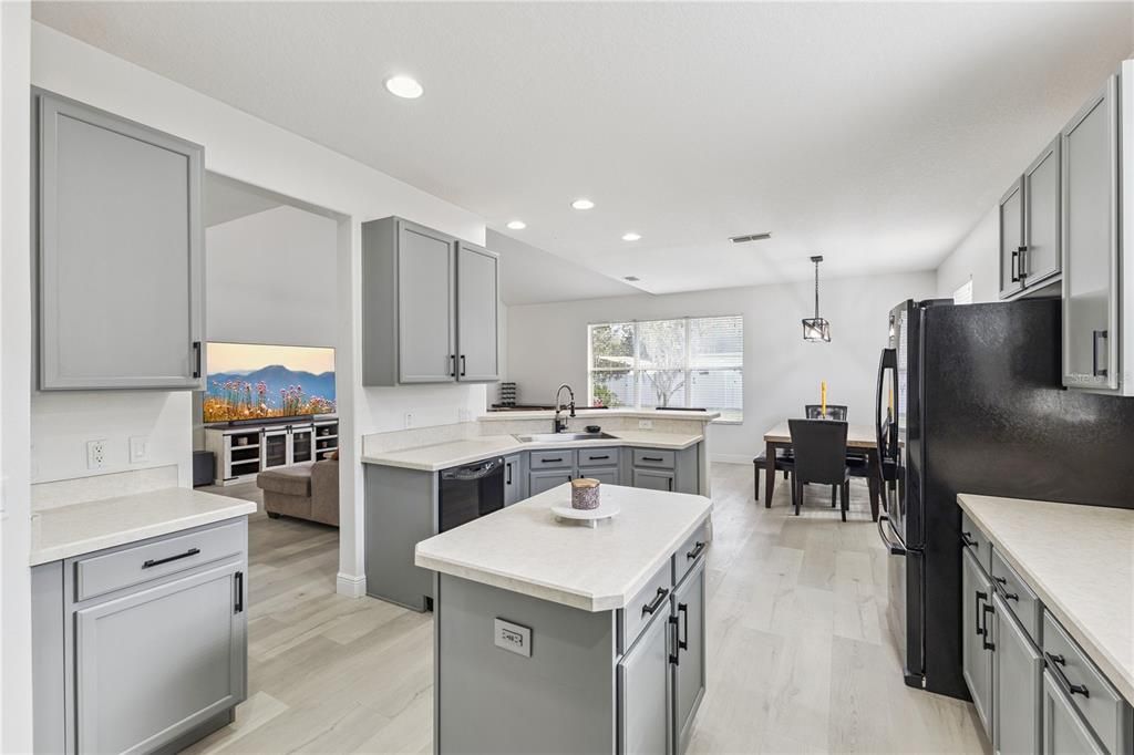 En Venta: $489,500 (4 camas, 2 baños, 2503 Pies cuadrados)