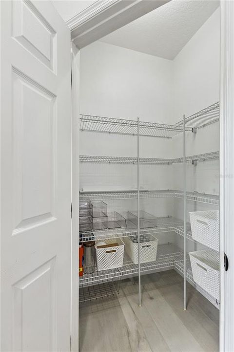 En Venta: $489,500 (4 camas, 2 baños, 2503 Pies cuadrados)