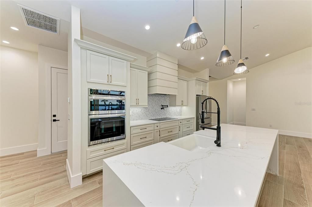 For Sale: $1,950,000 (3 beds, 3 baths, 2369 Square Feet)