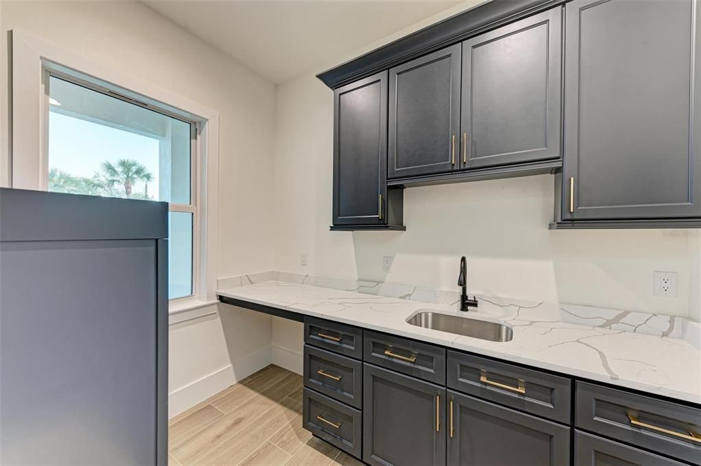 For Sale: $1,950,000 (3 beds, 3 baths, 2369 Square Feet)