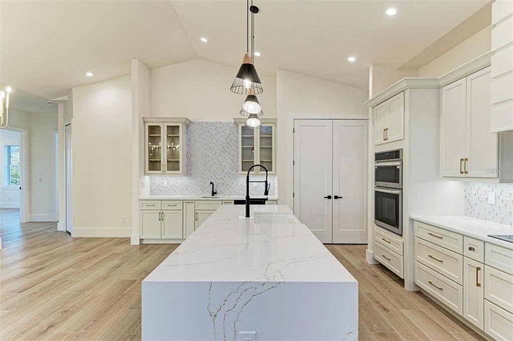 For Sale: $1,950,000 (3 beds, 3 baths, 2369 Square Feet)