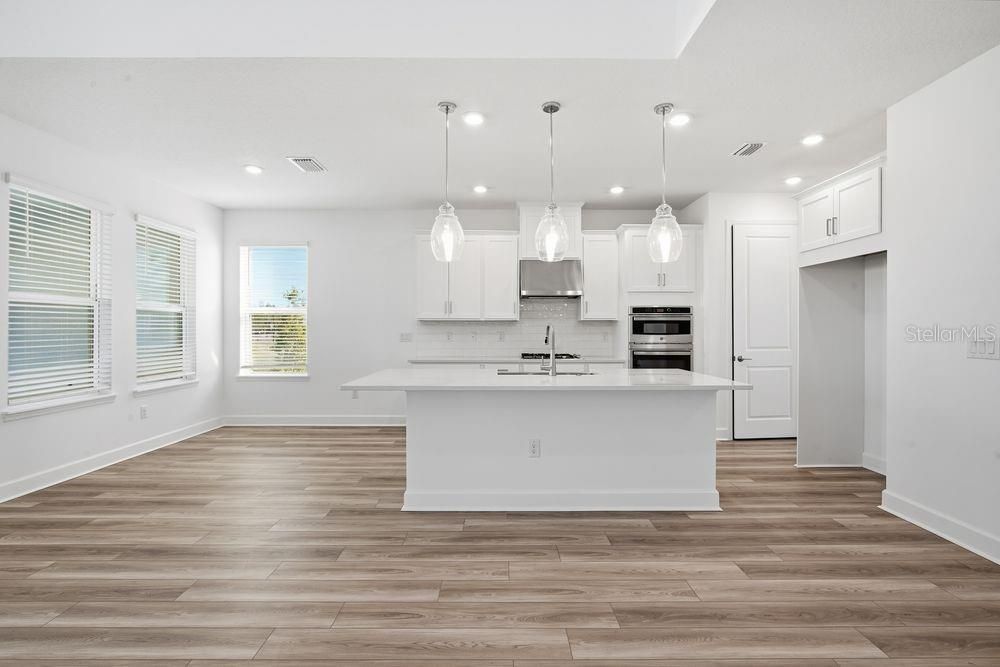 For Sale: $578,999 (4 beds, 3 baths, 2600 Square Feet)