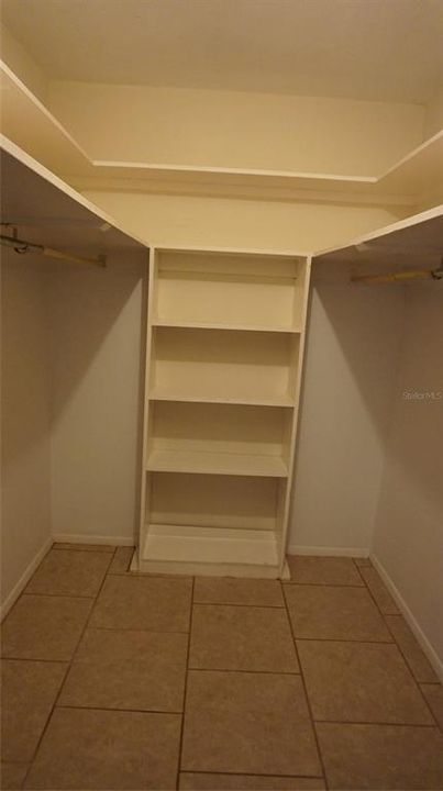 出租: $1,350 (1 贝兹, 1 浴室, 575 平方英尺)