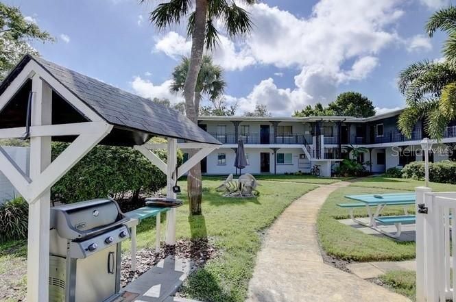 出租: $1,350 (1 贝兹, 1 浴室, 575 平方英尺)