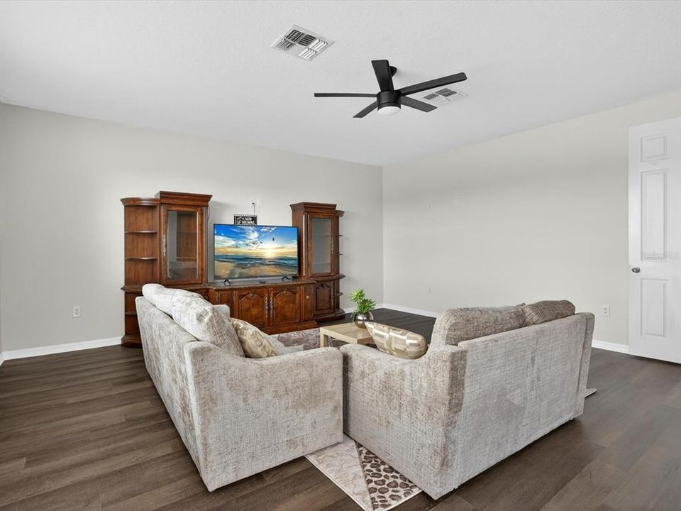 На продажу: $624,990 (6 спален, 4 ванн, 4303 Квадратных фут)