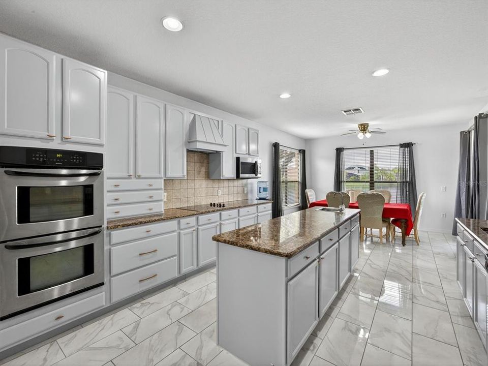 На продажу: $624,990 (6 спален, 4 ванн, 4303 Квадратных фут)