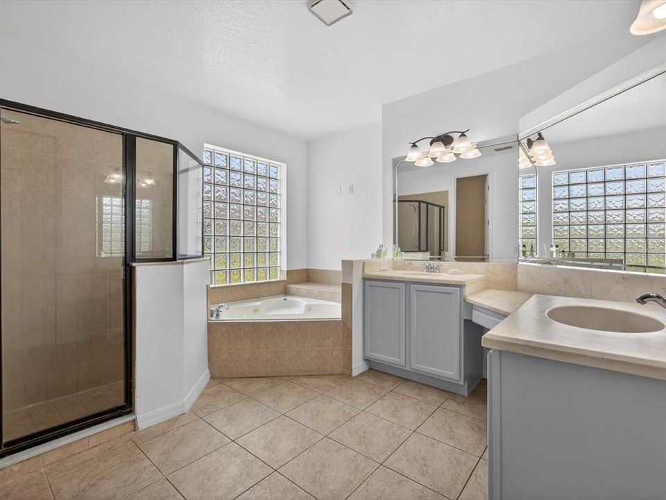 На продажу: $624,990 (6 спален, 4 ванн, 4303 Квадратных фут)